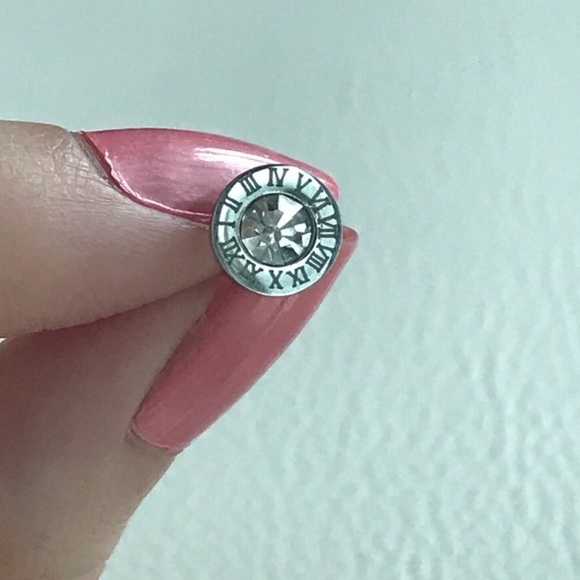 🔥Pl2🔥Roman Studsw/White Sapphire& Roman Numerals - Picture 2 of 7